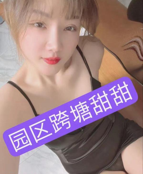 长相甜美的居家少妇