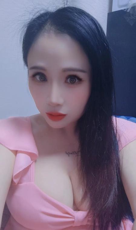 大胸美女老师会玩