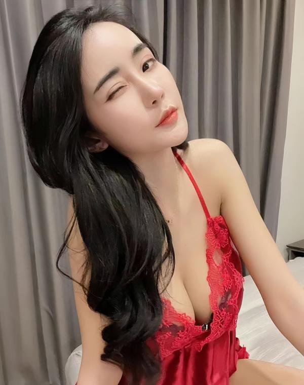 美乳小骚女玲儿